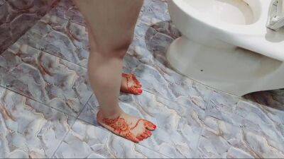 Desi Beautifull Mom Shaving Pussy And Armpits On Eid And Pissing In Bathroom - Pakistan on badgirlnextdoor.com